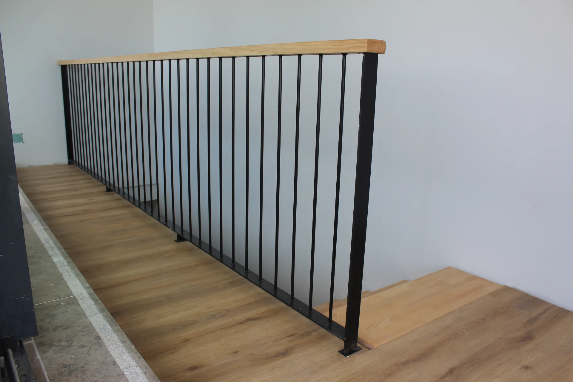 Exemplo de Guardas Metálicas à Medida